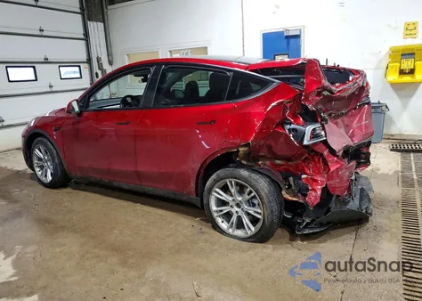 2024 Tesla Model Y из США, поврежденный, VIN 7SAYGDEE2RF032735